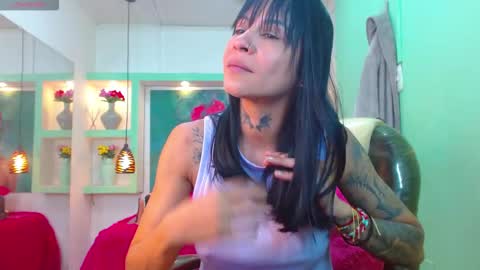 Snapshot of lorenapinto_ chatting on February 19, 2026, 5:14 am lore online show from February 19, 2026, 5:14 am