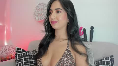 Snapshot of lorens_martin chatting on January 15, 2025, 4:21 pm L O R E N online show from January 15, 2025, 4:21 pm