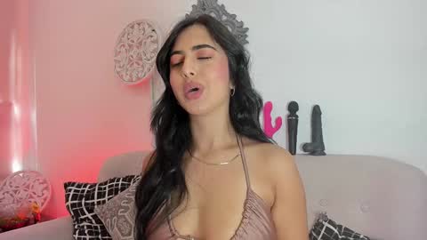 Snapshot of lorens_martin chatting on January 26, 2025, 5:02 pm L O R E N online show from January 26, 2025, 5:02 pm
