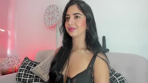Snapshot of lorens_martin chatting on February 1, 2025, 1:30 pm L O R E N online show from February 1, 2025, 1:30 pm