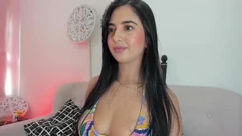 Snapshot of lorens_martin chatting on February 9, 2025, 5:01 pm L O R E N online show from February 9, 2025, 5:01 pm