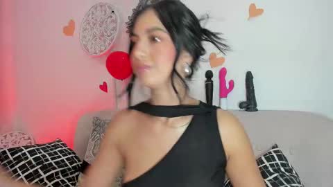 Snapshot of lorens_martin chatting on February 21, 2025, 10:28 am L O R E N online show from February 21, 2025, 10:28 am