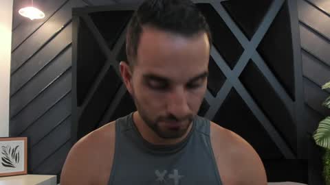  L O R E N Z O  Thumbs Up help  online show from January 14, 2025, 8:26 pm