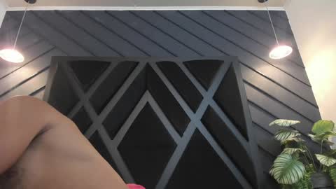  L O R E N Z O  Thumbs Up help  online show from January 17, 2025, 11:29 pm