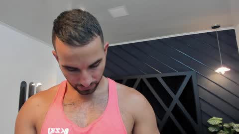  L O R E N Z O  Thumbs Up help  online show from January 25, 2025, 5:30 pm