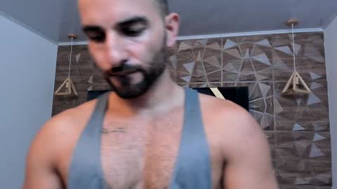  L O R E N Z O  Thumbs Up help  online show from January 29, 2025, 5:24 pm