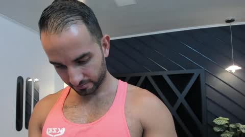  L O R E N Z O  Thumbs Up help  online show from February 7, 2025, 5:29 pm