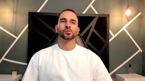  L O R E N Z O  Thumbs Up help  online show from October 10, 2025, 5:12 pm