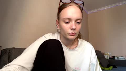 Snapshot of loretarobey chatting on July 28, 2026, 2:13 pm loretarobey online show from July 28, 2026, 2:13 pm