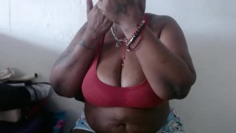Snapshot of loretybighot chatting on January 2, 2025, 1:30 pm loretybighot online show from January 2, 2025, 1:30 pm