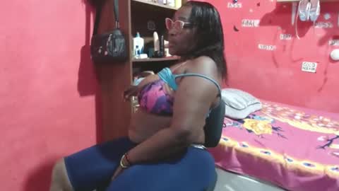 Snapshot of loretybighot chatting on September 28, 2025, 2:11 pm loretybighot online show from September 28, 2025, 2:11 pm