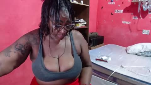 Snapshot of loretybighot chatting on October 6, 2025, 12:57 pm loretybighot online show from October 6, 2025, 12:57 pm