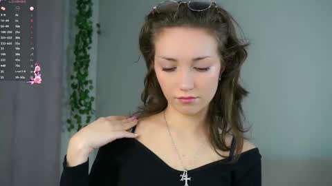 Naomi online show from November 17, 2025, 9:53 pm