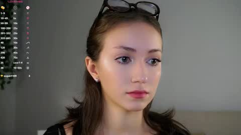 Naomi online show from November 24, 2025, 9:14 pm