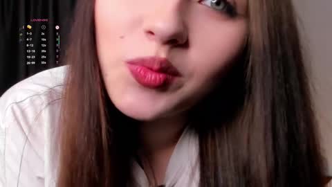 Mia online show from October 27, 2025, 1:15 pm