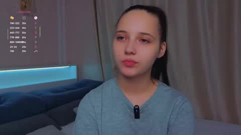 Mia online show from November 3, 2025, 2:07 pm