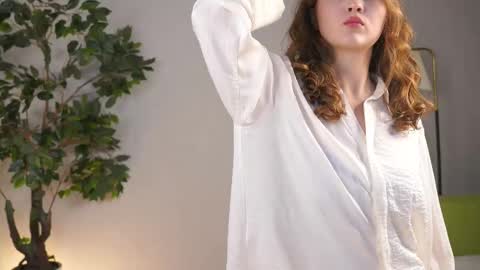 Snapshot of loritakufeldt chatting on December 3, 2025, 7:01 pm Lina online show from December 3, 2025, 7:01 pm