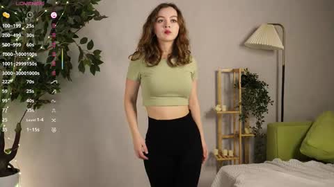 Snapshot of loritakufeldt chatting on December 14, 2025, 7:29 pm Lina online show from December 14, 2025, 7:29 pm