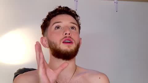 Snapshot of los_juanes chatting on February 6, 2026, 8:45 pm JUAN JUAN online show from February 6, 2026, 8:45 pm