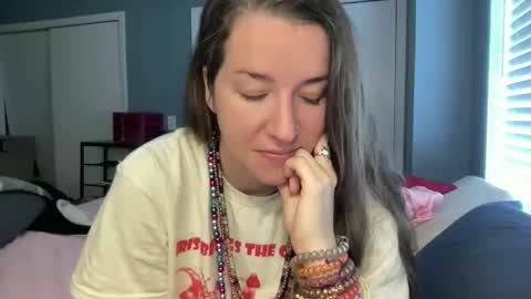 Snapshot of lothlori chatting on February 19, 2026, 2:24 pm lothlori online show from February 19, 2026, 2:24 pm