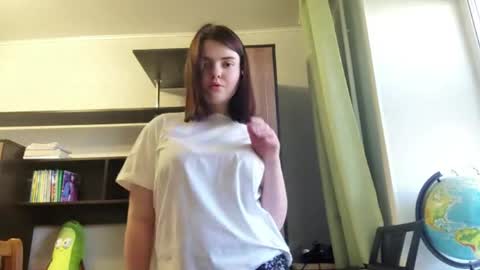 Snapshot of loudeguise chatting on April 30, 2026, 9:37 am Esma online show from April 30, 2026, 9:37 am
