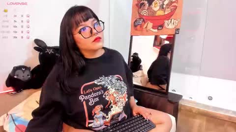 Snapshot of louiemanson_ chatting on October 20, 2025, 4:51 pm   online show from October 20, 2025, 4:51 pm