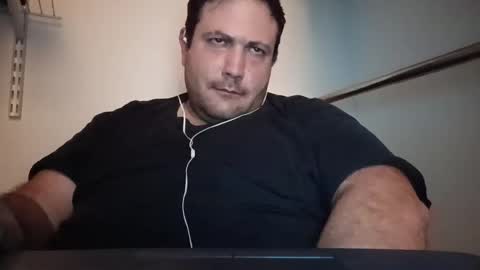 Snapshot of louinv chatting on November 23, 2025, 5:57 pm louinv online show from November 23, 2025, 5:57 pm