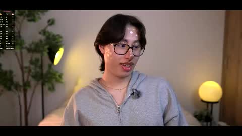 Snapshot of louis_zh chatting on October 26, 2025, 12:49 am Louis online show from October 26, 2025, 12:49 am