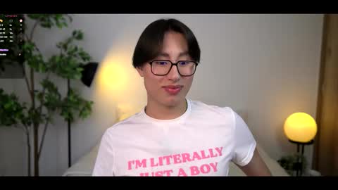 Snapshot of louis_zh chatting on December 1, 2025, 10:04 pm Louis online show from December 1, 2025, 10:04 pm