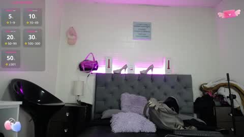 Snapshot of louise_nails chatting on February 27, 2025, 11:52 am LouIse online show from February 27, 2025, 11:52 am
