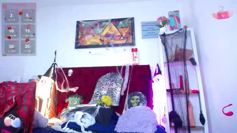 Snapshot of louise_nails chatting on October 30, 2025, 12:28 pm LouIse online show from October 30, 2025, 12:28 pm