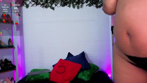 Snapshot of louise_nails chatting on April 20, 2026, 5:37 pm LouIse online show from April 20, 2026, 5:37 pm