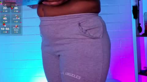 Snapshot of louise_nails chatting on April 21, 2026, 12:44 pm LouIse online show from April 21, 2026, 12:44 pm