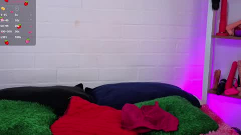 Snapshot of louise_nails chatting on May 11, 2026, 6:27 pm LouIse online show from May 11, 2026, 6:27 pm