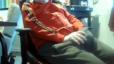 loumtl3 online show from December 17, 2024, 2:11 pm