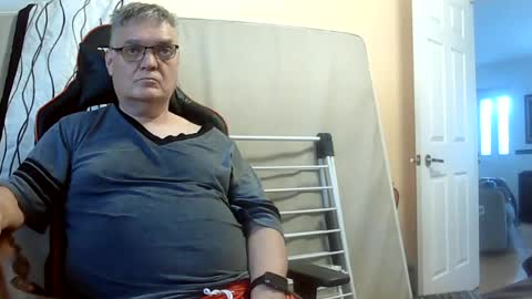 Snapshot of loumtl3 chatting on June 19, 2026, 11:14 am loumtl3 online show from June 19, 2026, 11:14 am