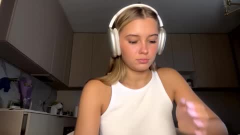 Snapshot of lourapimenta chatting on March 5, 2026, 1:40 pm Eliza online show from March 5, 2026, 1:40 pm