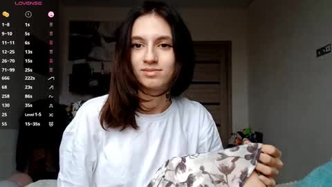 Snapshot of lourdesauerswald chatting on November 27, 2025, 7:10 am EVA online show from November 27, 2025, 7:10 am