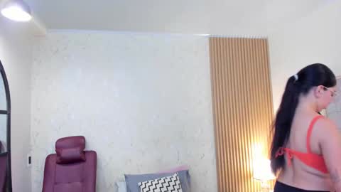 Louren Fox online show from November 8, 2025, 11:43 am