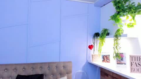 Louren Fox online show from November 11, 2025, 11:43 am