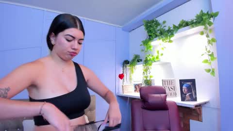 Louren Fox online show from November 22, 2025, 11:42 am