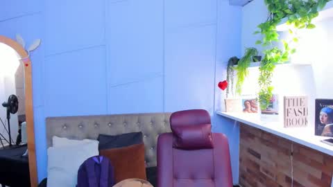 Louren Fox online show from November 26, 2025, 11:33 am