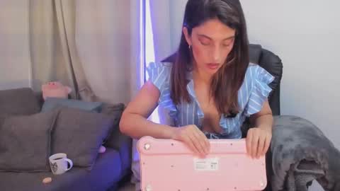 Snapshot of lourreinstounn chatting on February 25, 2026, 2:32 am Lourrein Stoun Independiente online show from February 25, 2026, 2:32 am