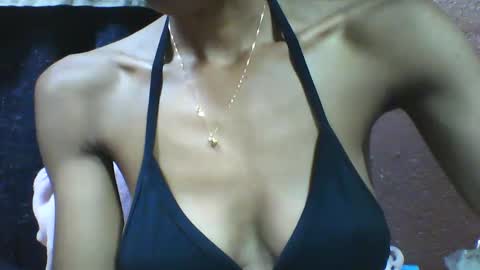 lovaelisa online show from November 28, 2025, 8:39 am