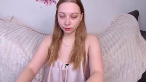 love bella  online show from March 17, 2026, 12:04 am