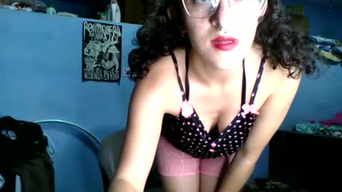 Snapshot of love_electra chatting on February 4, 2025, 1:23 am love_electra online show from February 4, 2025, 1:23 am