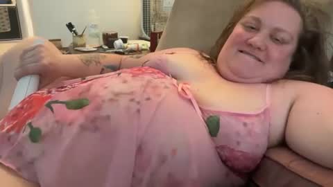 Snapshot of love_hard_femmes chatting on September 9, 2025, 9:47 pm Sara and Leigh online show from September 9, 2025, 9:47 pm