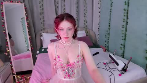 Snapshot of love_is_lola chatting on February 11, 2025, 4:11 am Lola online show from February 11, 2025, 4:11 am