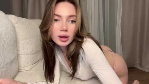 Snapshot of love_machine_ chatting on December 19, 2025, 9:00 pm Sofi online show from December 19, 2025, 9:00 pm