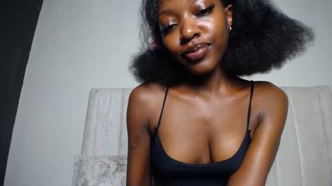 Snapshot of love_miah chatting on February 1, 2026, 12:20 am Miah online show from February 1, 2026, 12:20 am